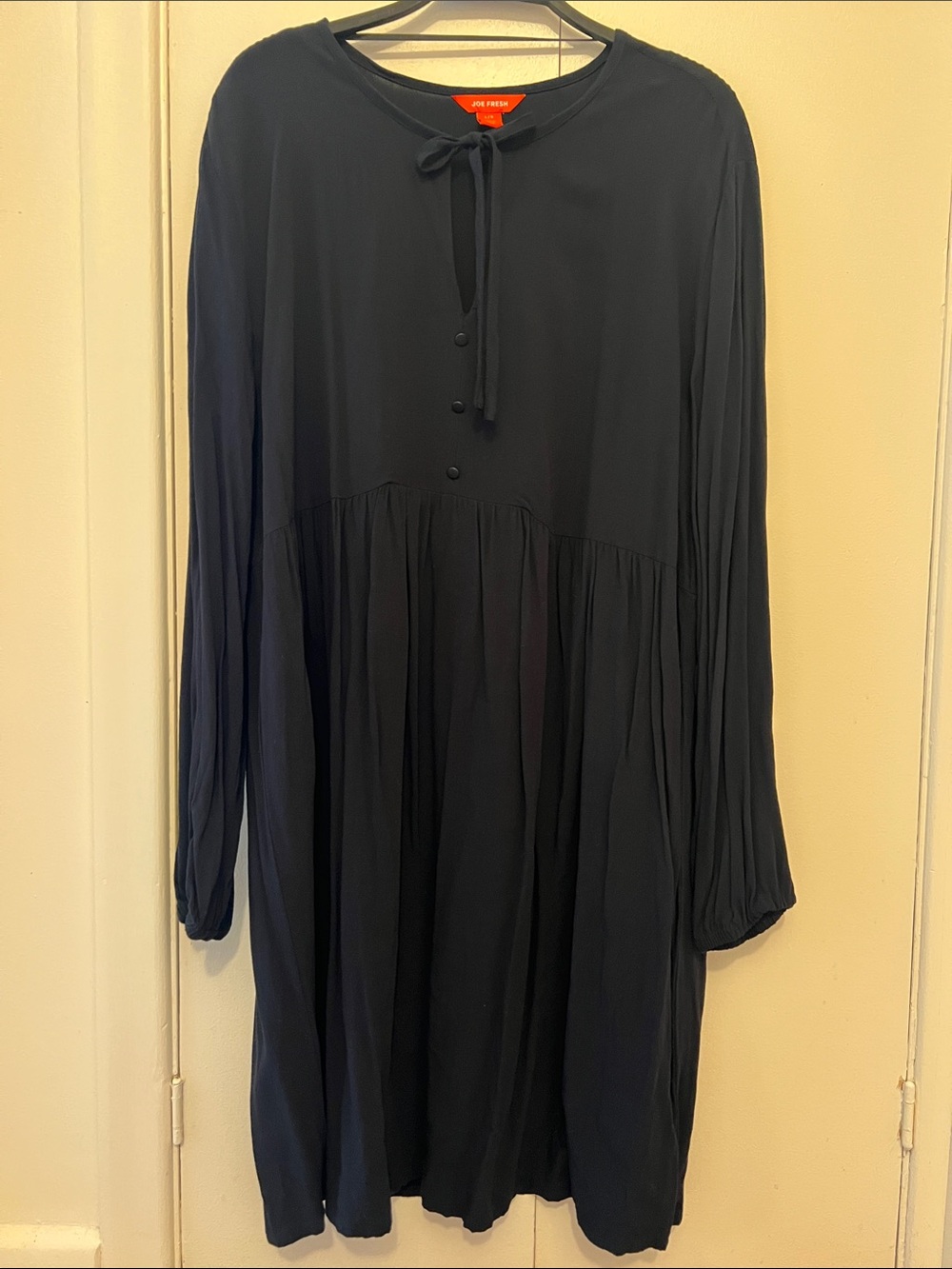 Babydoll black Long-Sleeve Tie-Neck Dress